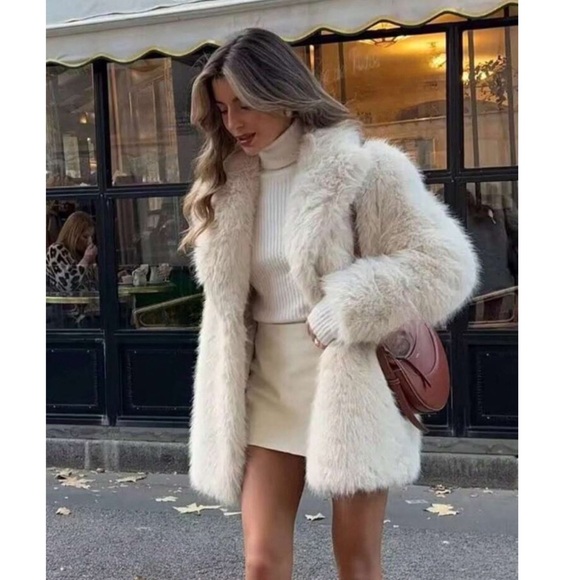 Fluffy Vegan Fur Oversized Winter Jacket - Picture 1 of 8